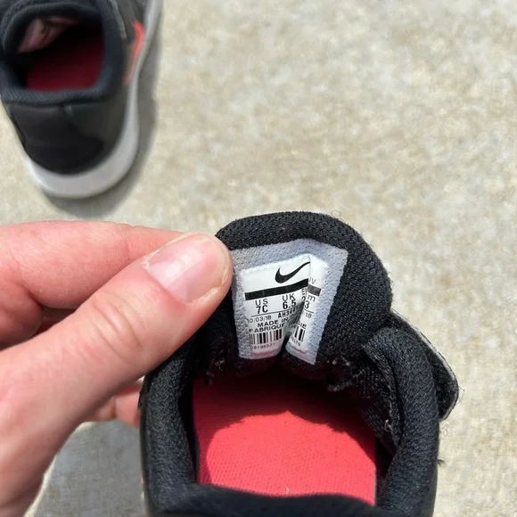 Nike Black and Pink Sneakers with Velcro Strap - Picture 4 of 4